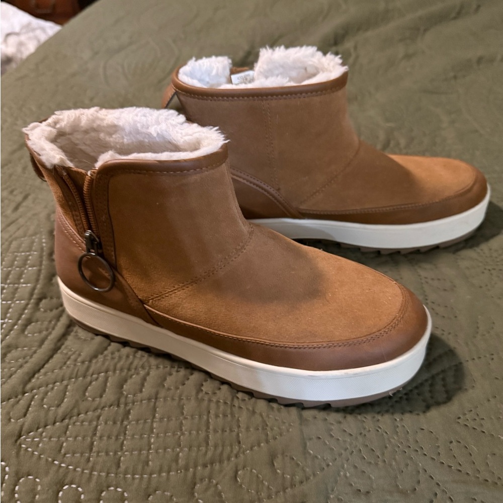 Koolaburra Brown Ankle Boots with White Fur